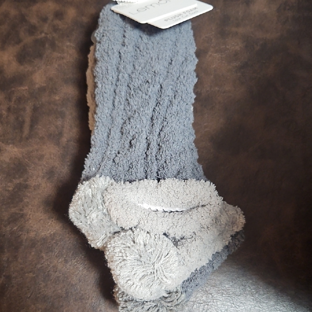 LEMON PLUSH FOAM LOW CUT SOCKS: GRAY: NEW WITH TAGS: ONE SIZE FITS MOST